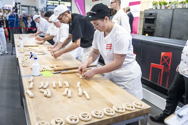 Wettbewerb auf der Internationalen Handwerksmesse: Janja Wirsing aus Wülfershausen ist Bayerns schnellste Bäckerin