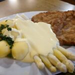 Fahr mal hin und kehr mal ein: Spargel mit Beilagen, aber auch Salat mit Hähnchen