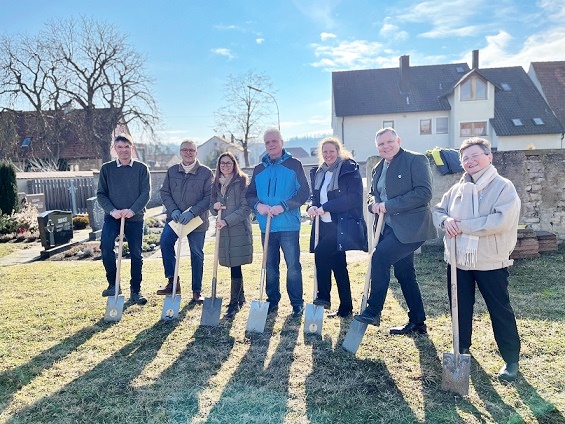 Spatenstich für Friedhofsgestaltung Fahr: Erweiterung um Urnenfelder, Fertigstellung im April geplant