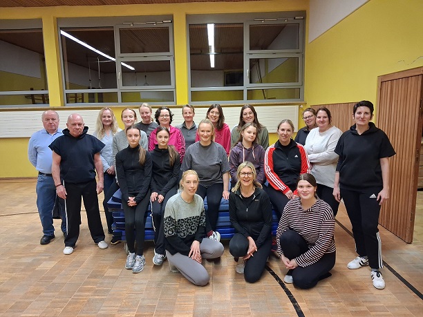 Frauen lernen, sich zu wehren; Kostenloser Selbstverteidigungskurs in Kirchlauter