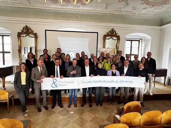 Familienpakt Bayern: Kein nettes Extra, sondern ein echter Wettbewerbsfaktor und Standortvorteil