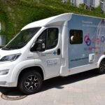 Innovativ gegen Krebs: Das Präventionsmobil der Frauenklinik des Uniklinikums Erlangen macht Station beim Frühjahrsmarkt in Haßfurt