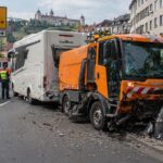 72 Jahre alter Lenker war mutmaßlich eingeschlafen und fährt mit seinem Lkw auf Wohnmobil und Straßenlaterne auf