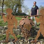 Kunst mit Rebenstöcken und Weinbergsdraht: In und um Dettelbach kann man wunderschön rundwandern – VIELE FOTOS!