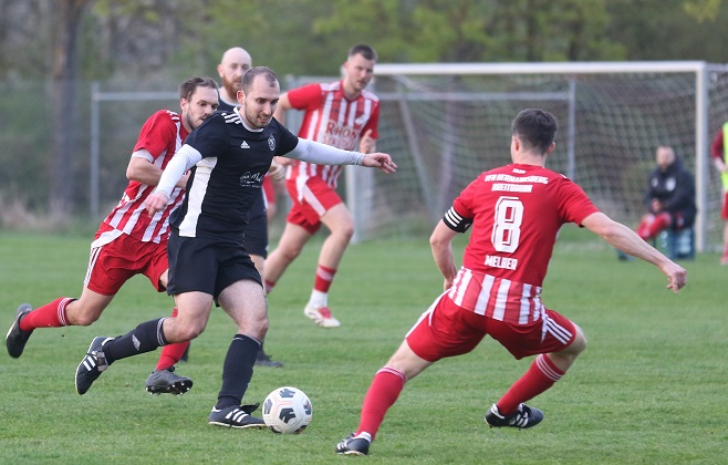 Der Abstiegs-Krimi in der Kreisliga 2: Dittelbrunn schießt sich erst einmal aus dem tiefsten Keller – VIELE FOTOS!