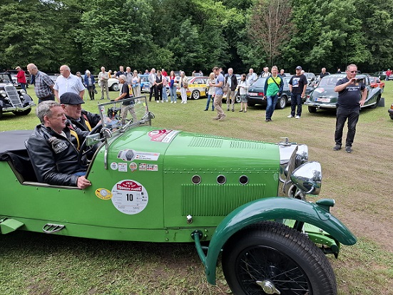 Landschaftserlebnis und sportliche Herausforderung für 150 Teams: Oldtimerrallye Franken Classic auf einsamen Nebenstrecken