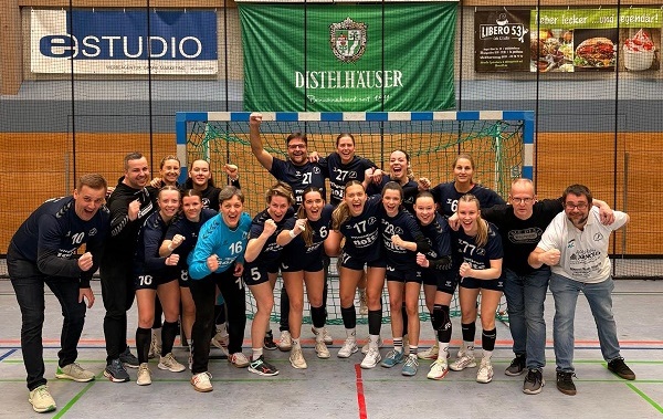 Nach dem Derbysieg über Pleichach jubelten die Bergtheimer Damen – aber nun müssen sie doch in die Relegation…