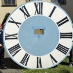 Die Zeit im Blick: So lief die Sanierung der Kirchturmuhr der Pfarrkirche Kreuzauffindung in Grafenrheinfeld