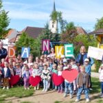 Die Jugendstiftung Lions Club spendet 1000 Euro für Schattenbäume in der Kita Storchennest