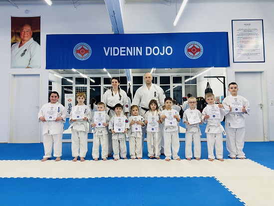 Disziplin, Durchhaltevermögen und neue Gürtel: Erfolgreiche Kyokushin-Prüfung