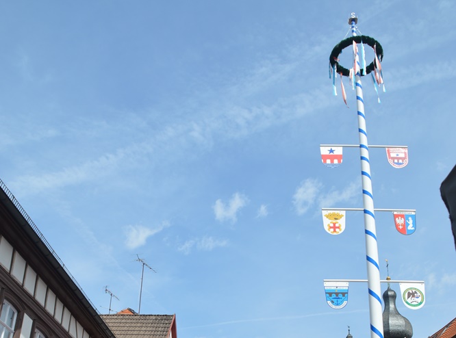 Maibaumveranstaltungen in Marktheidenfeld: Musikalischer Frühschoppen auf dem Marktplatz, weitere Termine in den Stadtteilen