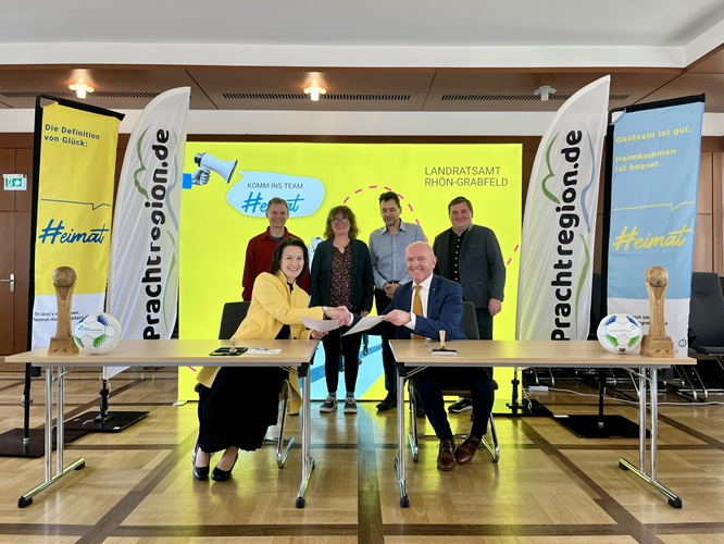 Landkreise Schmalkalden-Meiningen und Rhön-Grabfeld besiegeln Partnerschaft: Zusammenarbeit mit Leben füllen