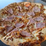 Pizzaessen ungeplant: Zweimal Schinken mit Arnsteiner Hellen im Sportheim der DJK Büchold