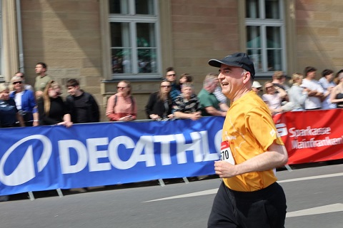 Auf dem Weg zum Katholikentag: Bischof Jung nahm mit dem Team von Bistum und Caritas beim Residenzlauf teil