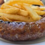 Essen wie Gott in Franken: Die Sammel-Sonderbestellung Bratwürste mit Pommes zur Abendsonne