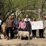 Für den guten Zweck: IHK-Azubis spenden 1.000 Euro an die Kinder- und Jugendfarm in Würzburg