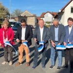 Eine neue Straße und mehr Grün in Modlos: Feierlichkeiten zur Eröffnung der KG 32 und zum Tag des Baumes