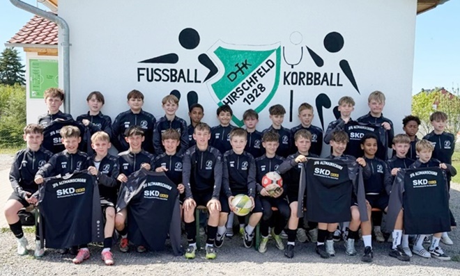 Hirschfelder U13 löst Gutschein ein: Neue Zipper für den Kader dank der SKD BKK und Sport König Werneck