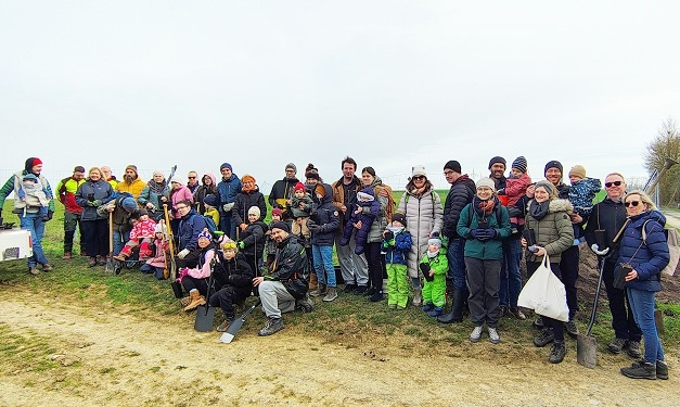 Naturerlebnis und praktischer Beitrag zum Klimaschutz: Der Zukunftswald in Würzburg wächst weiter