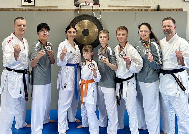 Sechs Medaillen beim gut besetzten Rankingturnier: Starkes Schweinfurter TG-Team bei Karate-Südgames in Ulm