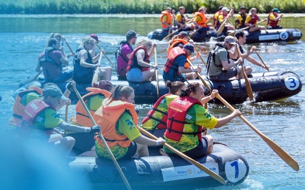 Die Legende lebt: Rotarian Rowdy River Raft Race wieder mit Amphicar-Rundfahrten und – neu! – dem MainSplash Challenge für Schüler