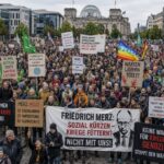 Breiter Protest gegen Kanzler-Auftritt beim Katholikentag: Über 800 Menschen demonstrieren vor dem CCW gegen den Abbau des Sozialstaates