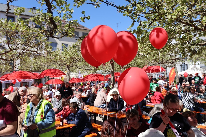 Der 1. Mai in Schweinfurt: Demonstration durch die Stadt und ein rotes DGB-Fest am Wichtermann-Platz am Tag eins von OB Hofmann – FOTOS & FILM!
