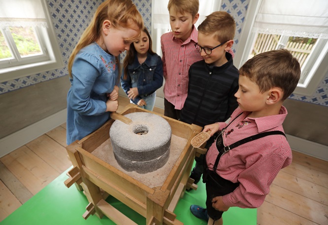 Abwechslungsreiches Programm zum Deutschen Mühlentag im Fränkischen Freilandmuseum Fladungen