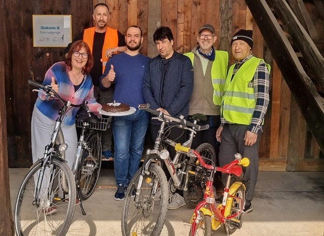 Mobilität schenken, Integration stärken: Fahrradgarage der Diakonie Schweinfurt feiert 10-jähriges Bestehen