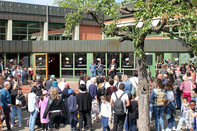 Buntes Programm, gelebte Gemeinschaft und ein besonderes Jubiläum: Franziskus-, Julius-Kardinal-Döpfner- und Schiller-Grundschule feiern gemeinsam