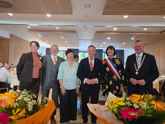 Trinationales Jubiläum gefeiert: Delegationen aus Montfort-sur-Meu und Pobiedziska waren zu Gast in Marktheidenfeld