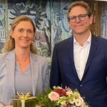Stadtrat anerkennt Judith Roths Leistungen mit stehendem Applaus: 3. Bürgermeisterin und Leiterin des Bildungs-, Schul- und Sportreferats verabschiedet