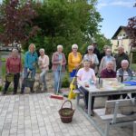 Frühjahrsputz für den Platz der Begegnung in Grettstadt, der nun wieder einen Besuch wert ist