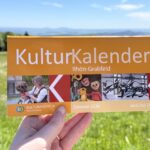 Die Sommerausgabe des Kunst- und Kulturkalenders 2026 im Landkreis Rhön-Grabfeldliegt bereit