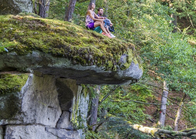 Vom Gipfelglück direkt an den Tisch: Wandertouren mit Einkehrschwung im Naturerlebnisdorf Friedenfels