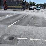 Schaden in der Fahrbahn auf dem Paul-Rummert-Ring sorgt für die Sperrung einer Fahrbahn