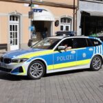 Sekundenschlaf eines 39-Jährigen in der Hofheimer Straße: Auto prallt in den ruhenden Verkehr, Polizei ermittelt