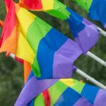 Aschaffenburger Grüne wollen die Regenbogenbeflaggung als Zeichen queerer Sichtbarkeit erhalten und kritisieren den CSU-OB