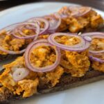 Fahr mal hin und mach mal Brotzeit: Gerupfter erst im Glas und dann auf dem Brot