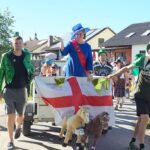 Ein „Faschingsumzug“ im Hochsommer? Nein, in Schweinshaupten wurde ein Zeltlager mit einer Parade gefeiert – VIDEO!