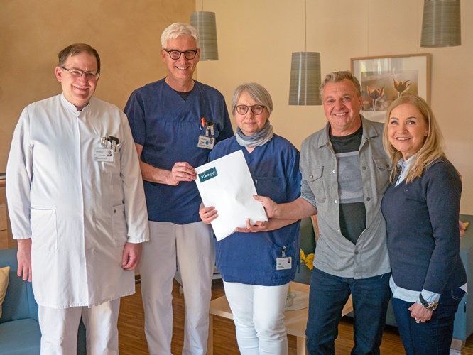 Kneipp-Mitarbeitende spenden für Versorgung schwerkranker Patienten im Klinikum Würzburg Mitte
