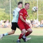 Das Schaf Ginolfs im Unterweißenbrunner Wolfspelz steht im Rhöner Kreispokal-Finale