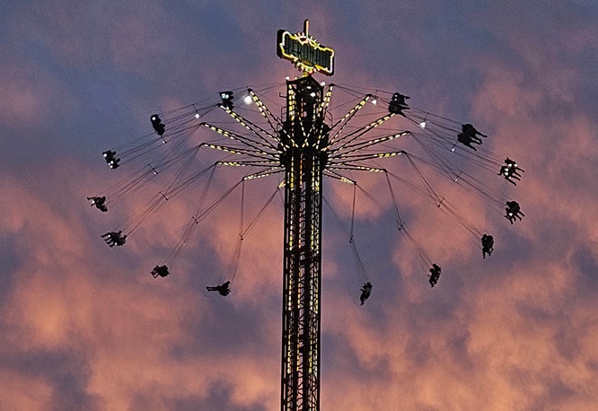 „Hoch hinaus“ beim Volksfestgottesdienst am 14. Juni im Festzelt am Festplatz in Schweinfurt