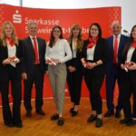 Erfolgreiche Abschlüsse bei der Sparkasse Schweinfurt-Haßberge: 15 Absolventinnen und Absolventen geehrt