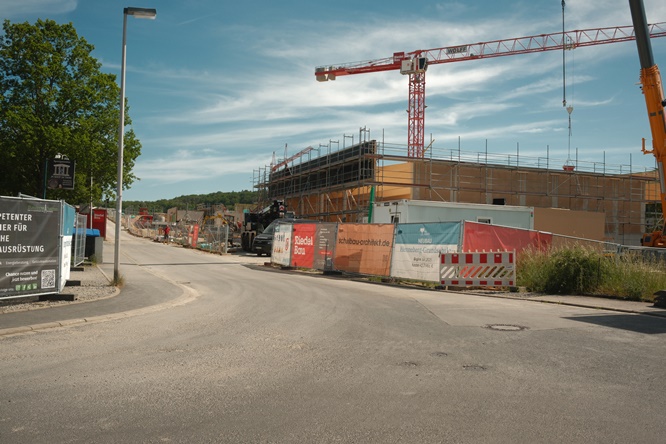 Teilabschnitt der Seestraße für vier Wochen voll gesperrt: Straßenbauarbeiten im Bereich der Henneberg-Grundschule