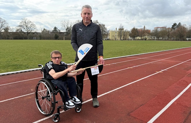 Startschuss für mehr Inklusion: Hauptzollamt Schweinfurt startet das Projekt „Buddy-Sportabzeichen“