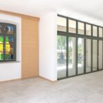 Auf dem Friedhof in Gerolzhofen: Die sanierte Aussegnungshalle kann nun besichtigt werden