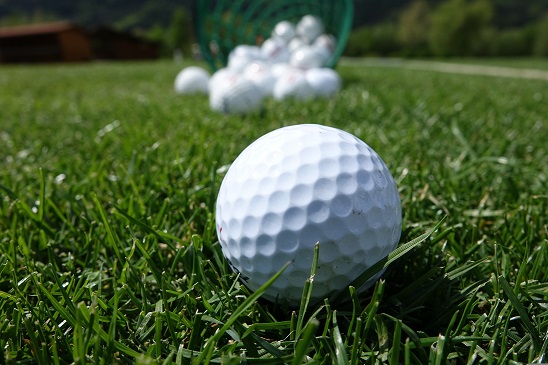 Ermittlungen wegen Beleidigung im Golfclub Mainsondheim: Wer hat Golfbälle mit einer ehrverletzenden Aufschrift verteilt?