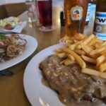 Essen wie Gott in Franken: Käsespätzle und Jägerschnitzel zum Dunklen Bier und zur Johannisbeersaftschorle