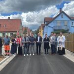Neugestaltet ist sie nun modern: Einweihung der rund 190 Meter langen Lindenstraße in Stadtlauringen